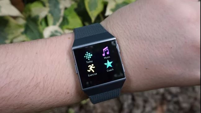 đánh giá smartwatch Fitbit Ionic